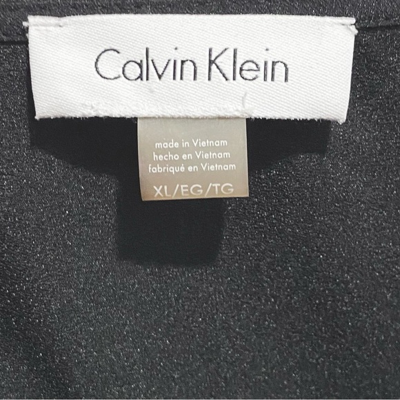 Gorgeous Calvin Klein blouse size Xl. Beautiful embroidery and colors - Picture 3 of 3